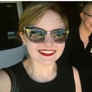 Meet your Posher, Caroline